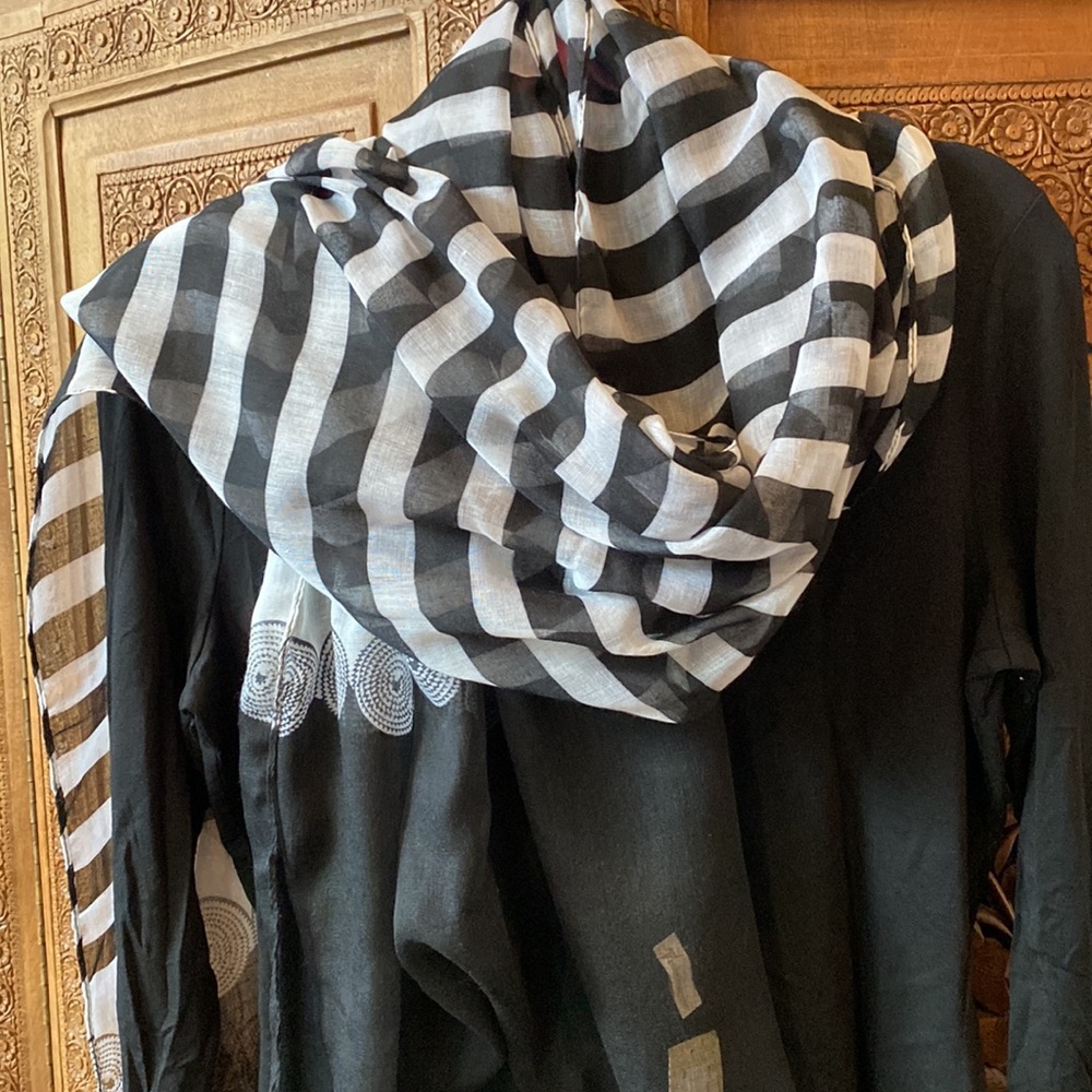 Collection Eighteen black and white striped scarf, NWT